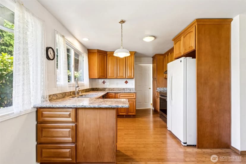Property photo for 12055 25th Avenue Ne, Seattle photo 7