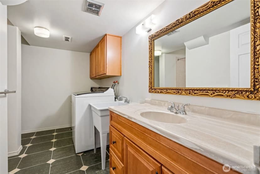 Property photo for 12055 25th Avenue Ne, Seattle photo 26