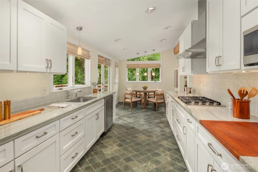 Property photo for 4510 48th Avenue Ne, Seattle photo 10