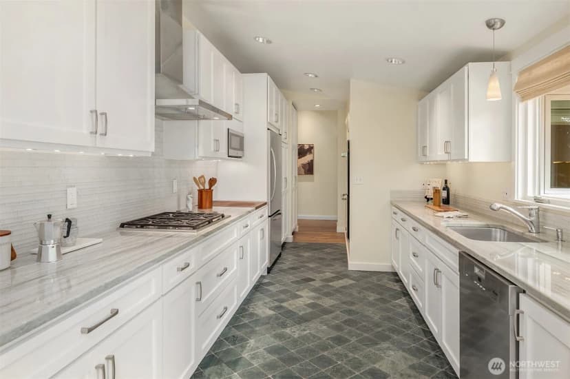 Property photo for 4510 48th Avenue Ne, Seattle photo 9