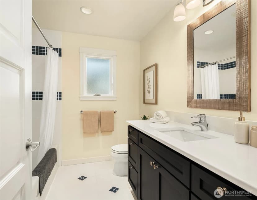 Property photo for 4510 48th Avenue Ne, Seattle photo 16