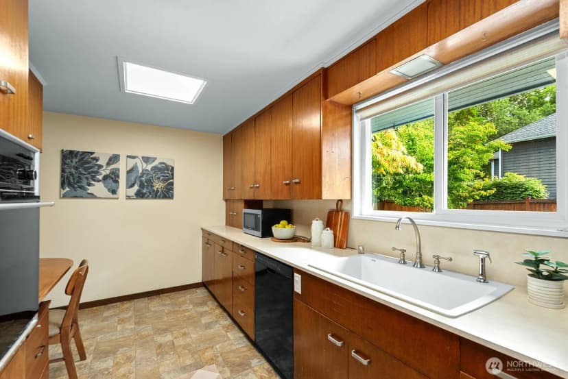 Property photo for 11006 Se 31st Street, Bellevue photo 11
