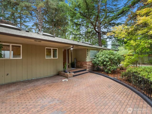 Property photo for 2203 Sw 120th Street, Burien photo 3