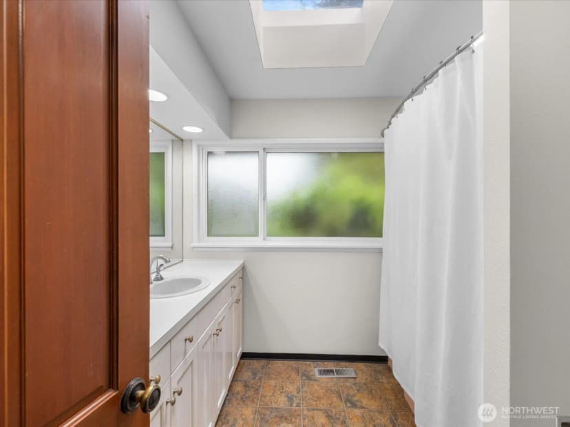 Property photo for 2203 Sw 120th Street, Burien photo 19