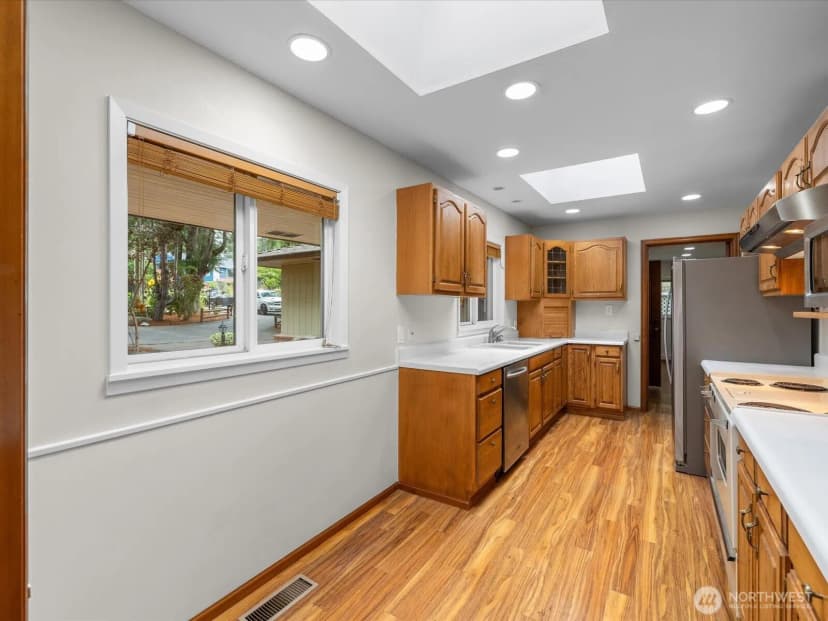 Property photo for 2203 Sw 120th Street, Burien photo 14