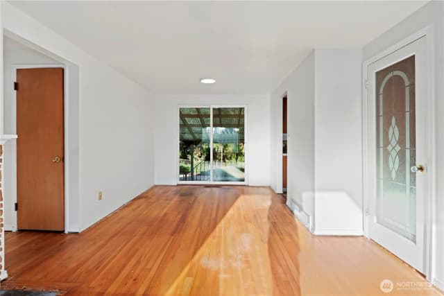 Property photo for 14857 Wallingford Avenue N, Shoreline photo 3