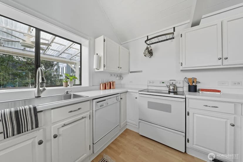 Property photo for 911 N 47th Street, Seattle photo 15