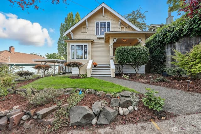 Property photo for 911 N 47th Street, Seattle photo 2