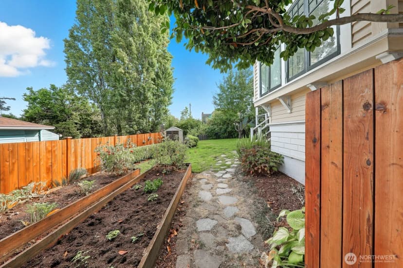 Property photo for 911 N 47th Street, Seattle photo 26