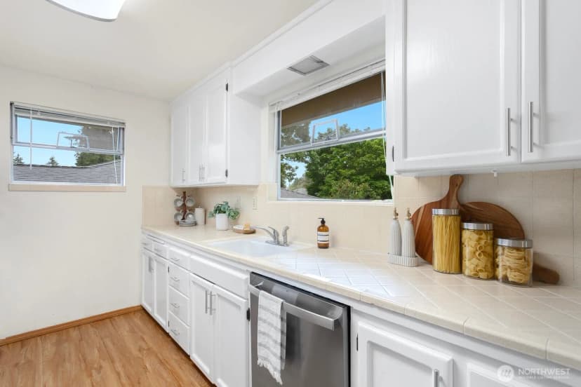 Property photo for 7015 26th Avenue Ne, Seattle photo 6