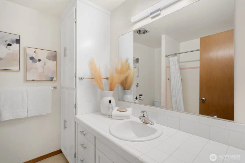 Property photo for 7015 26th Avenue Ne, Seattle photo 11