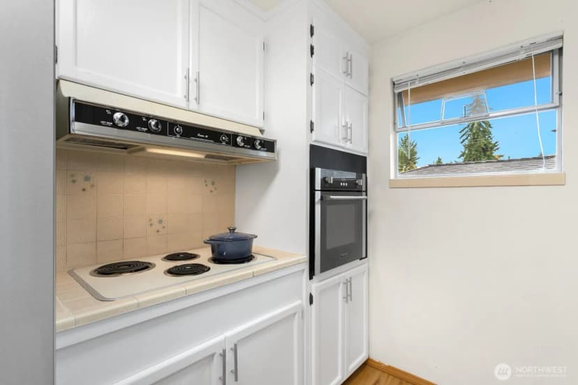 Property photo for 7015 26th Avenue Ne, Seattle photo 7
