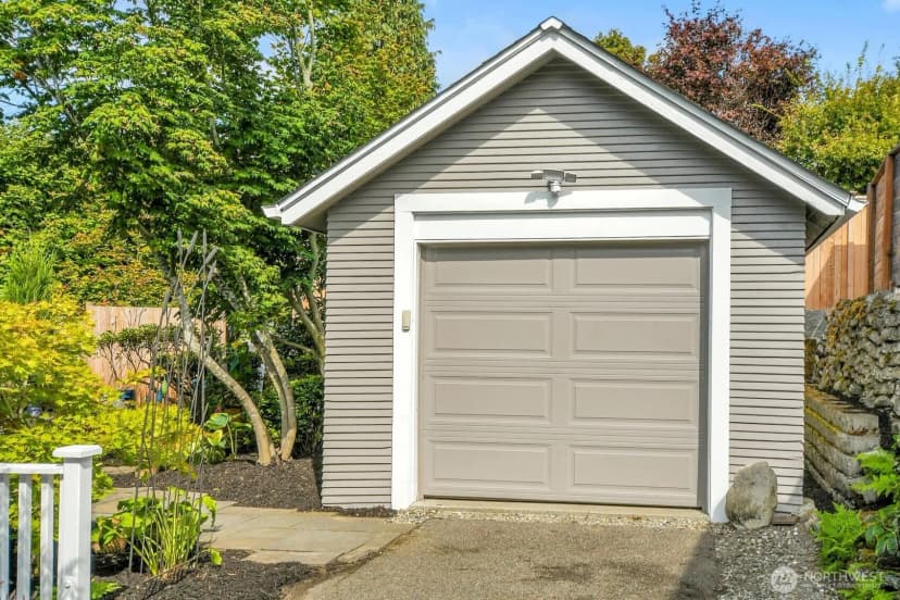 Property photo for 5544 Kenwood Place N, Seattle photo 28