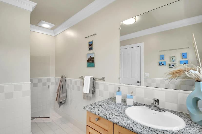 Property photo for 5544 Kenwood Place N, Seattle photo 18
