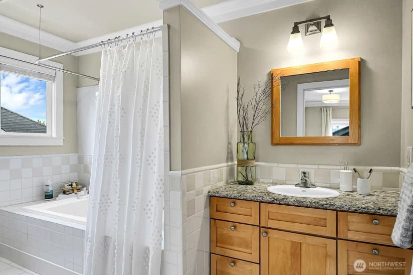 Property photo for 5544 Kenwood Place N, Seattle photo 16