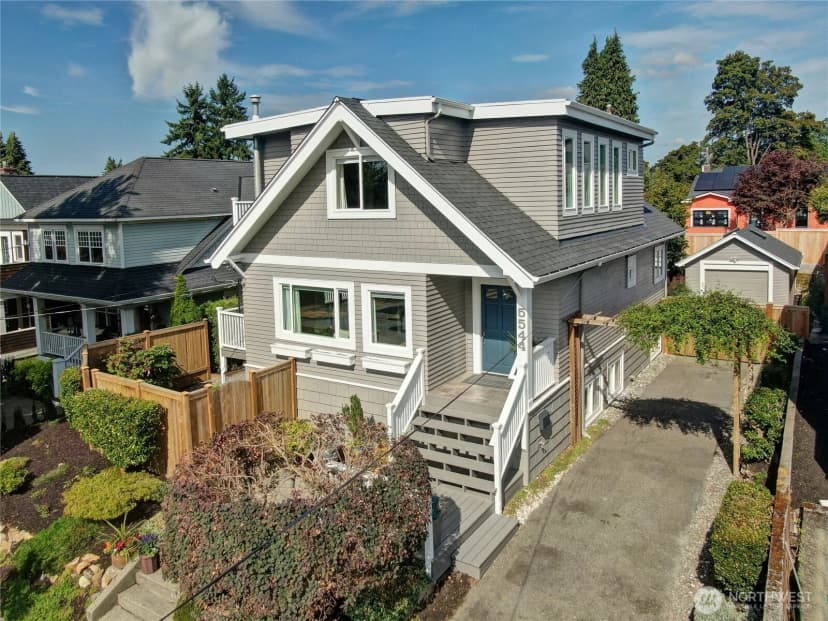 Property photo for 5544 Kenwood Place N, Seattle photo 2