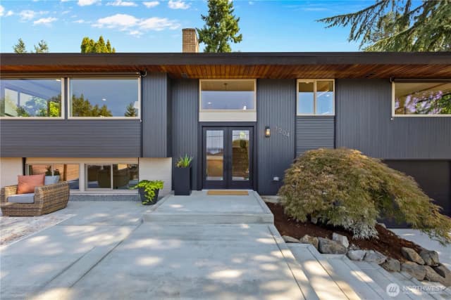 Property photo for 3204 Park Avenue N, Renton photo 2