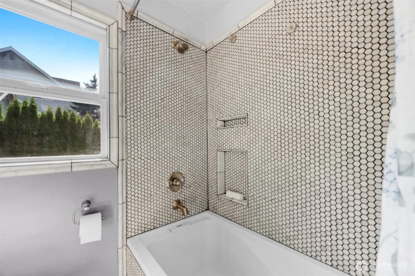 Property photo for 7711 Ne 170th Street, Kenmore photo 12