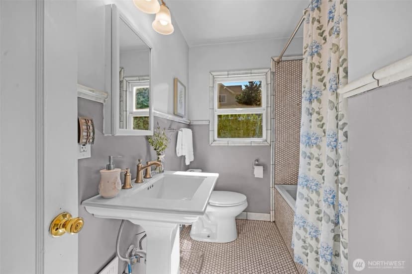 Property photo for 7711 Ne 170th Street, Kenmore photo 11