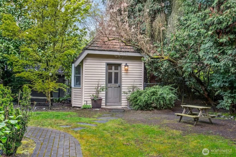 Property photo for 8150 Evergreen Lane, Mercer Island photo 37