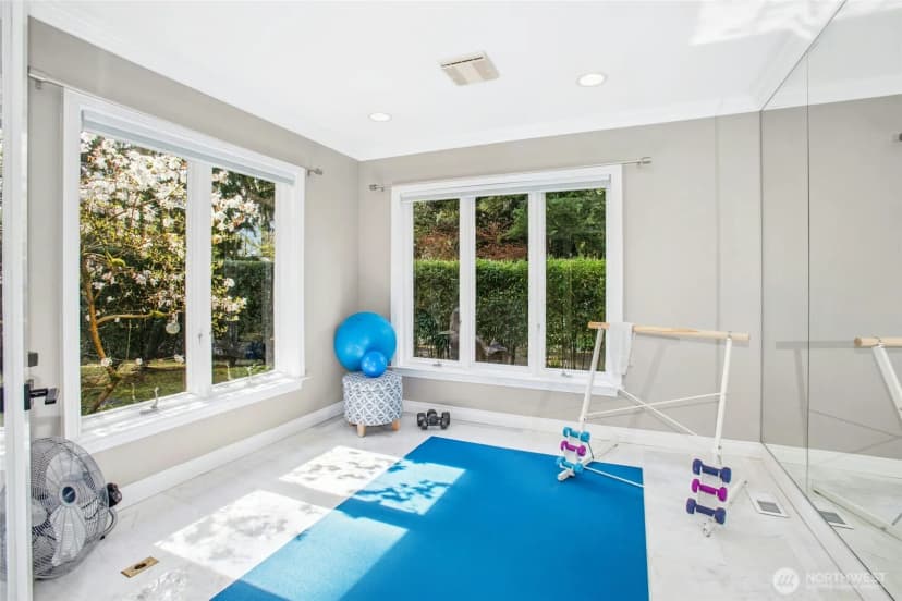 Property photo for 8150 Evergreen Lane, Mercer Island photo 25