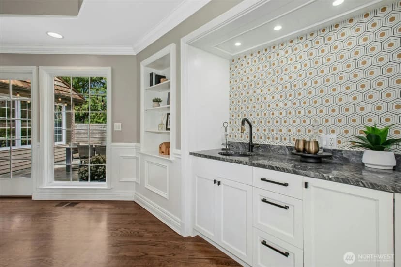 Property photo for 8150 Evergreen Lane, Mercer Island photo 9