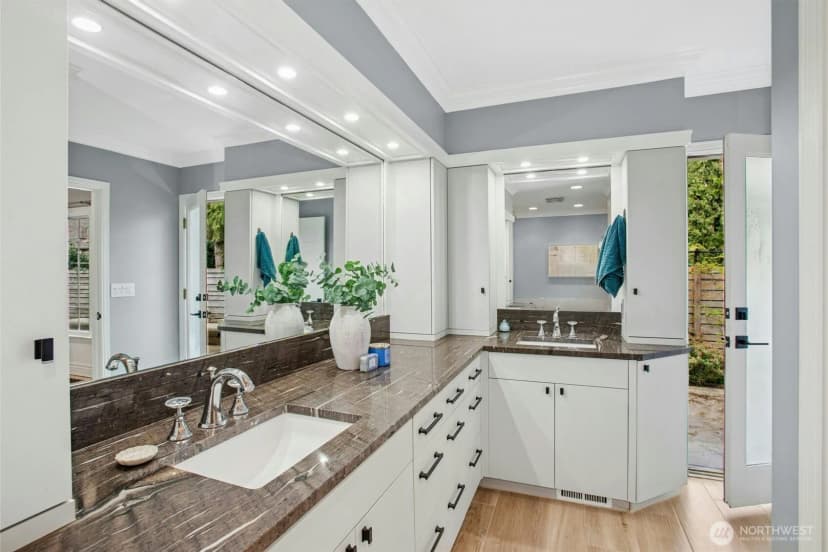 Property photo for 8150 Evergreen Lane, Mercer Island photo 24