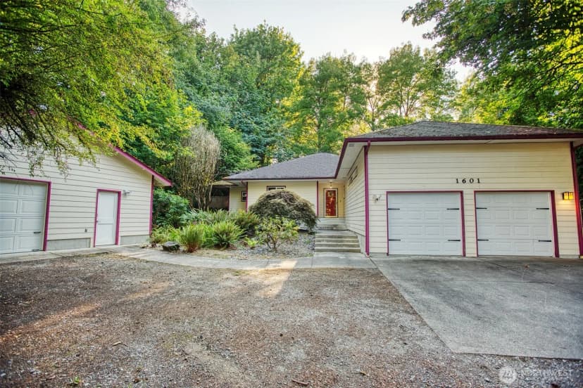 Property photo for 1601 Eastside Street Se, Olympia photo 2