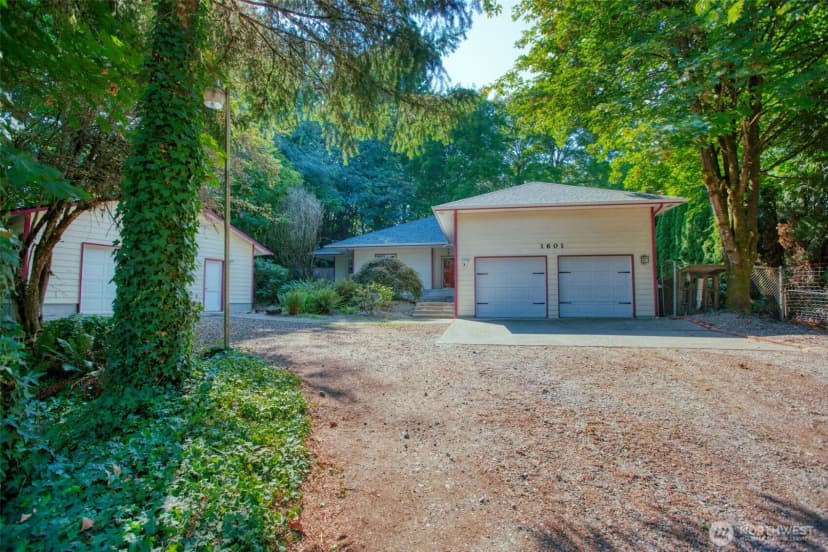 Property photo for 1601 Eastside Street Se, Olympia photo 3