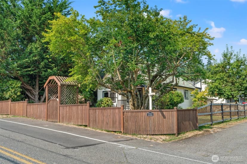 Property photo for 1721 63rd Street Se, Everett photo 2