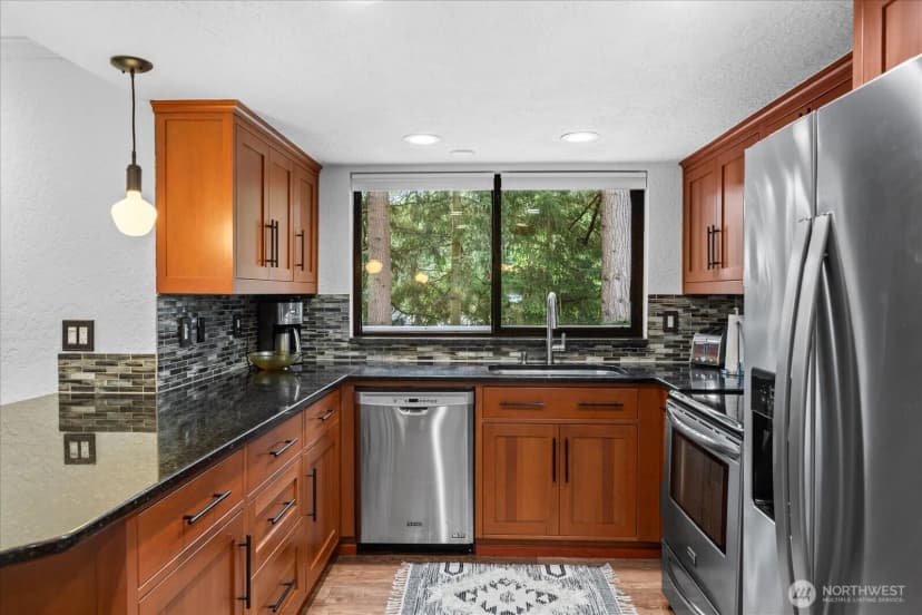 Property photo for 21014 Woodlake Drive, Edmonds photo 15