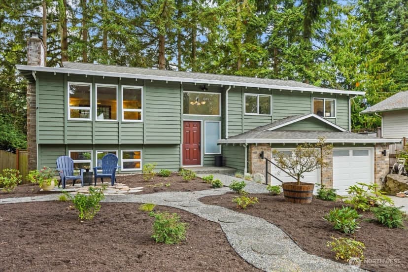 Property photo for 21014 Woodlake Drive, Edmonds photo 2