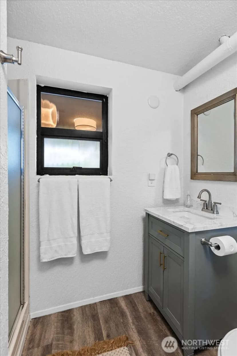 Property photo for 21014 Woodlake Drive, Edmonds photo 31