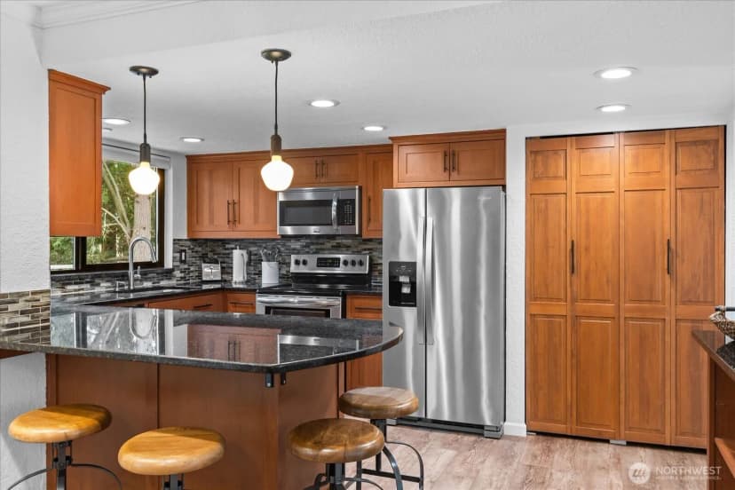 Property photo for 21014 Woodlake Drive, Edmonds photo 14