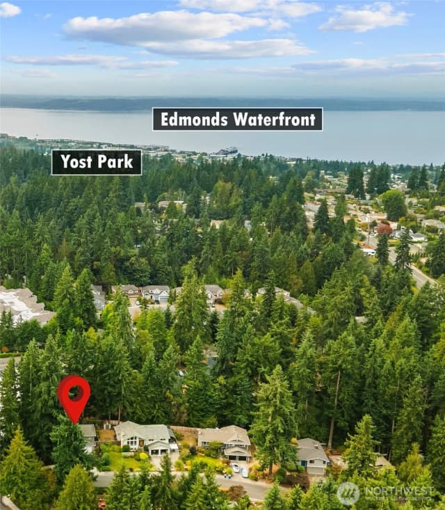 Property photo for 21014 Woodlake Drive, Edmonds photo 5