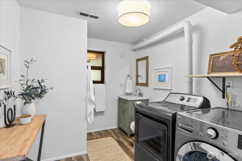 Property photo for 21014 Woodlake Drive, Edmonds photo 30