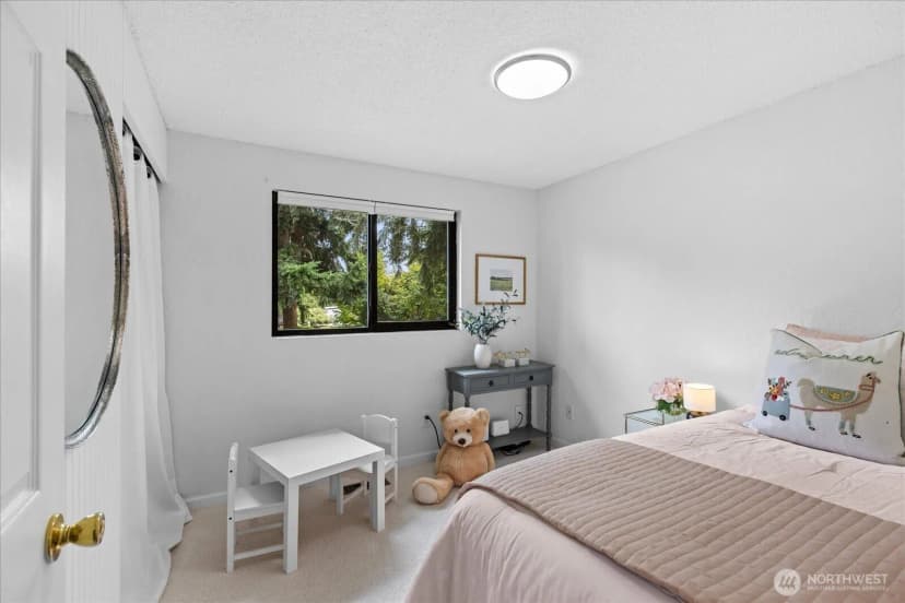 Property photo for 21014 Woodlake Drive, Edmonds photo 22