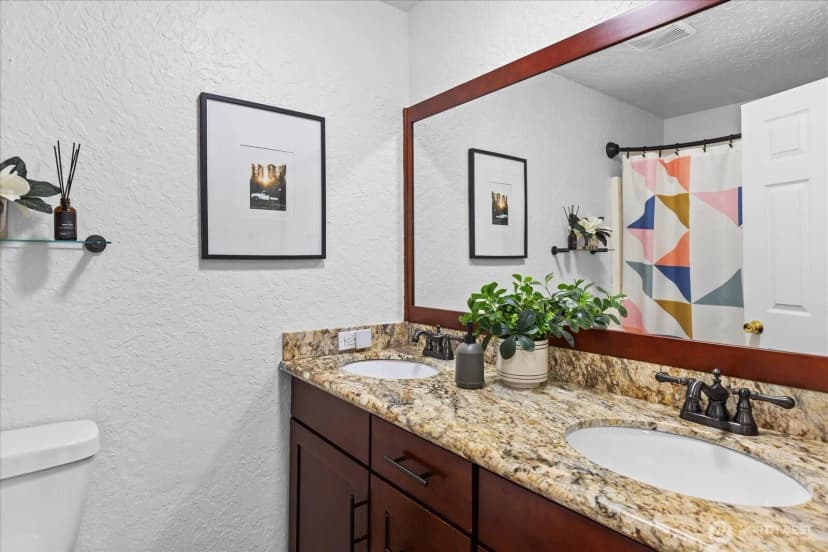 Property photo for 21014 Woodlake Drive, Edmonds photo 23