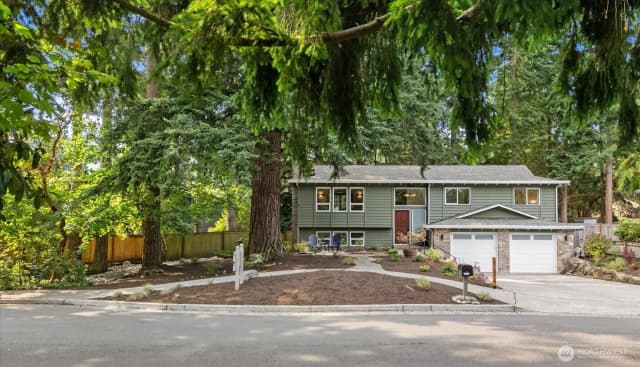 Property photo for 21014 Woodlake Drive, Edmonds photo 4