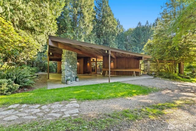 Property photo for 9506 240 Avenue Se, Issaquah photo 2
