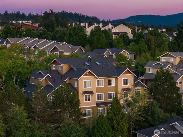 Property photo for 1887 16th Lane Ne, Issaquah photo 2