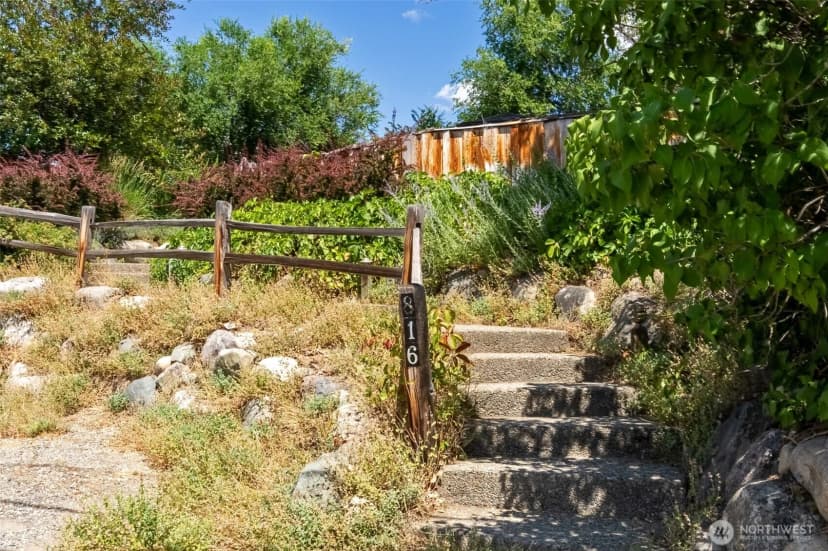 Property photo for 816 Castle Avenue, Winthrop photo 27