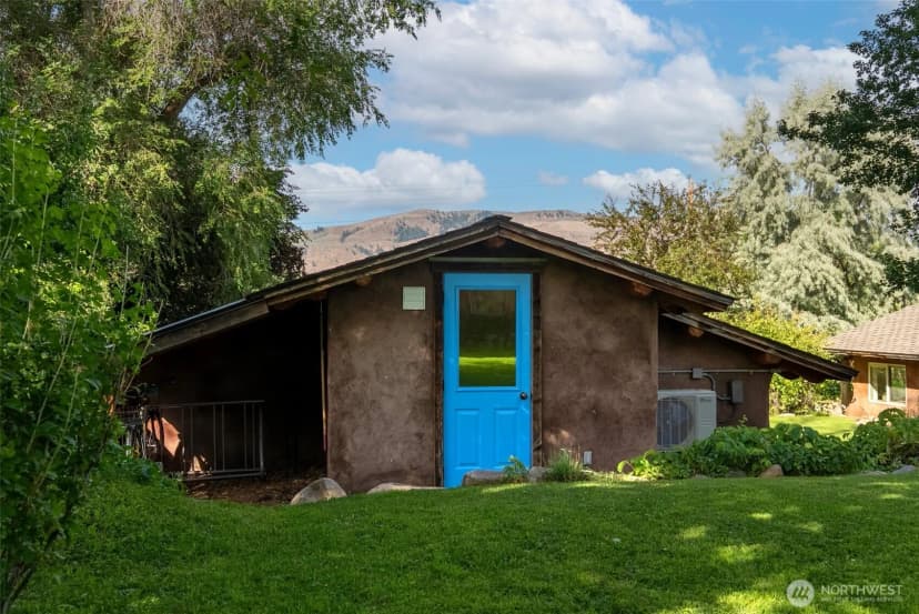 Property photo for 816 Castle Avenue, Winthrop photo 24