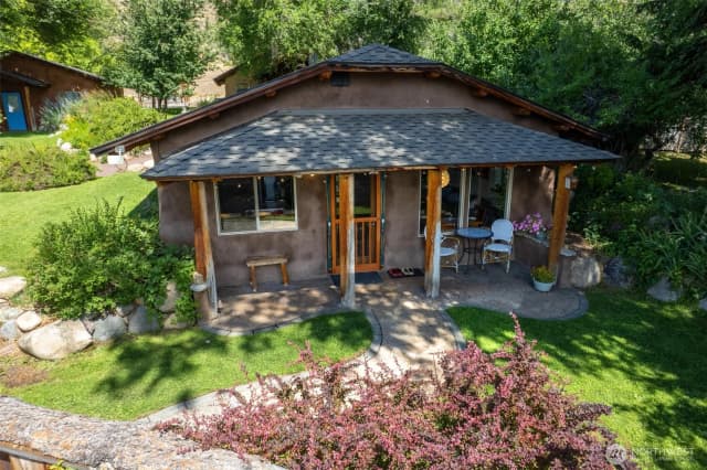 Property photo for 816 Castle Avenue, Winthrop photo 3