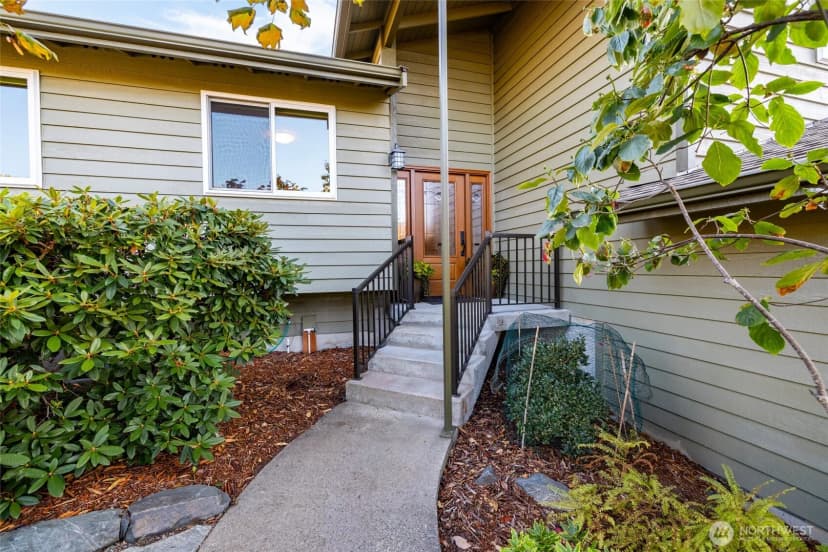 Property photo for 4218 Glasgow Way, Anacortes photo 6