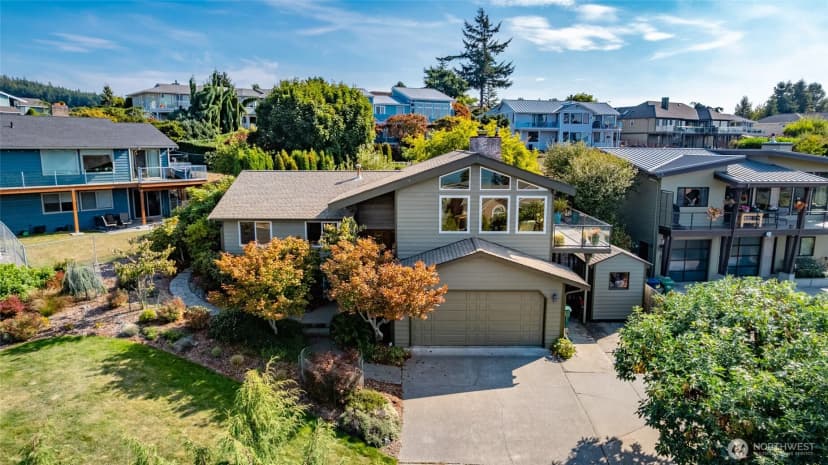 Property photo for 4218 Glasgow Way, Anacortes photo 3
