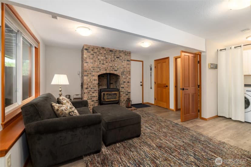 Property photo for 4218 Glasgow Way, Anacortes photo 24