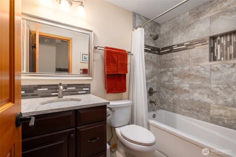 Property photo for 4218 Glasgow Way, Anacortes photo 22