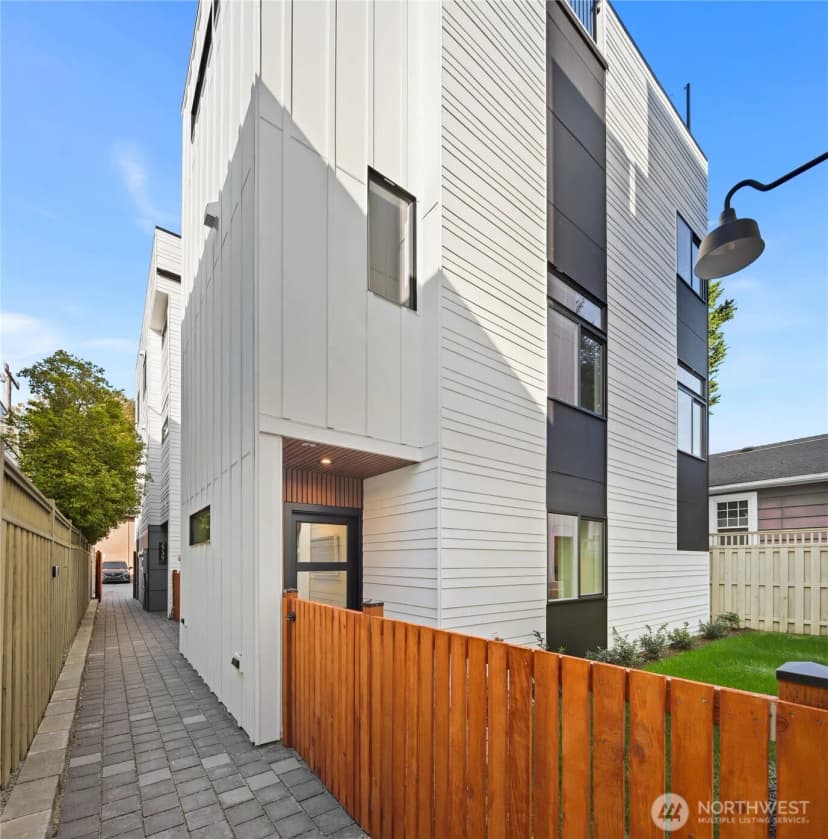 Property photo for 2737 59th Avenue Sw, Seattle photo 28