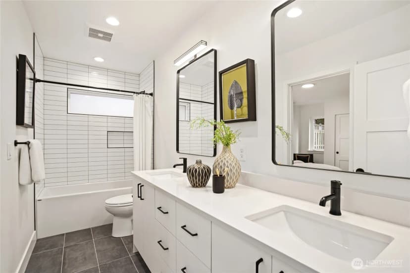 Property photo for 2737 59th Avenue Sw, Seattle photo 12